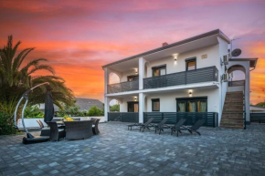 Apartments Villa LiLi near the beach